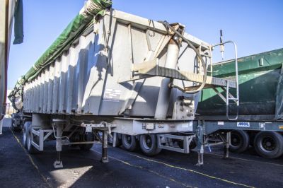Camions d'occasion - Semi-remorques - MOL K85F/20T/37ST/2