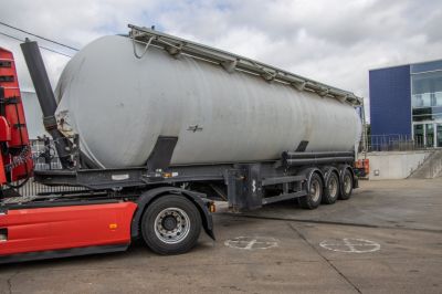 شاحنات مستعملة - SPITZER SILO EUROVRAC-SK2460 - 60M³+5COMP