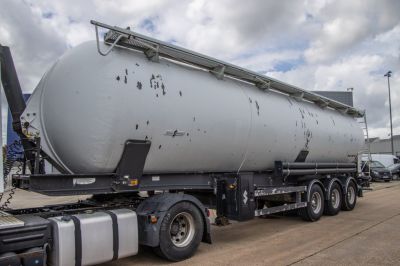 شاحنات مستعملة - SPITZER SILO EUROVRAC-SK 2460 60M³/5xCOMP
