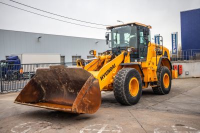 Camions d'occasion - Machine de construction - HYUNDAI HL955XT