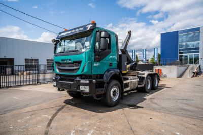 شاحنات مستعملة - IVECO TRAKKER 360-6x4-PALFINGER
