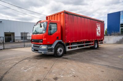 شاحنات مستعملة - DAF LF 55.180 +DHOLLANDIA 2.5T.