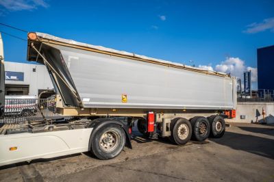 Camions d'occasion - Semi-remorques - BENALU C39C17-ALU + BACHE - 30m3