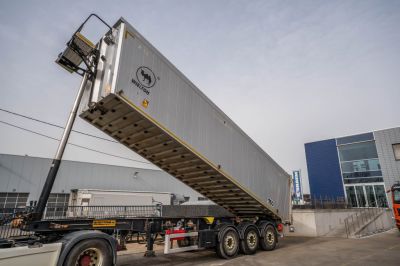 شاحنات مستعملة - WIELTON ALU - 52 M3 ( Grain/CEREALIERE)
