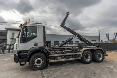 شاحنات مستعملة - IVECO TRAKKER 410 - 121 499 KM