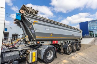 Camions d'occasion - BENALU HARDOX 26m3+BACHE