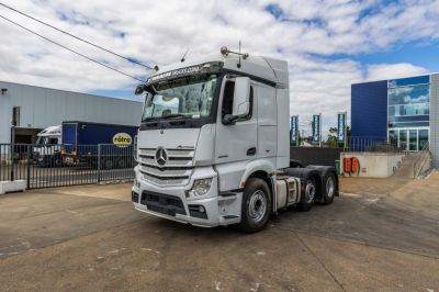 Tweedehands vrachtwagens - Trekker - MERCEDES AROCS 1840 AS - 4X4 (cardan)+MANUAL+KIPHYDR. - MERCEDES ACTROS 2646 LS + HYDR.