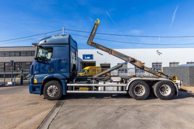 Camioane folosite - Camion - Sistem de containere - IVECO TRAKKER 360-6x4-PALFINGER - MERCEDES ACTROS 2548 BL+ MARREL