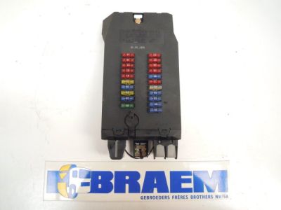 قطع غيار الشاحنات والحافلات - الكهربائيات - لوحة التوزيع المركزية - صندوق الفيوزات - MB901.540.01.50.OCC