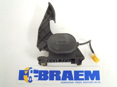 قطع غيار الشاحنات - غرفة القيادة ( الكابينه) - Pedals - Accelerator pedal - MB941.300.01.04.OCC