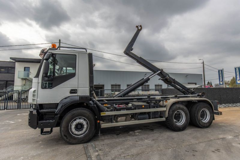 IVECO TRAKKER 410 - 121 499 KM