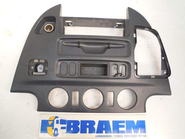 Lkw- und Busersatzteile - Fahrerhaus - Kabine Interieur - Dashboard - MB901.680.23.07.OCC